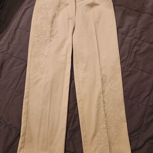 Ann Taylor capri pants w/beautiful floral embroidery, size 4